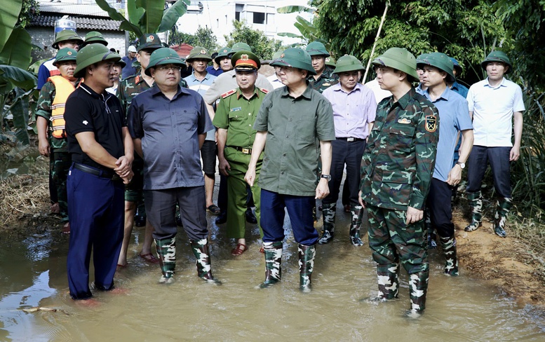 Phó Thủ tướng Trần Hồng Hà thăm hỏi người dân, chỉ đạo khắc phục hậu quả mưa lũ tại tỉnh Cao Bằng- Ảnh 7.