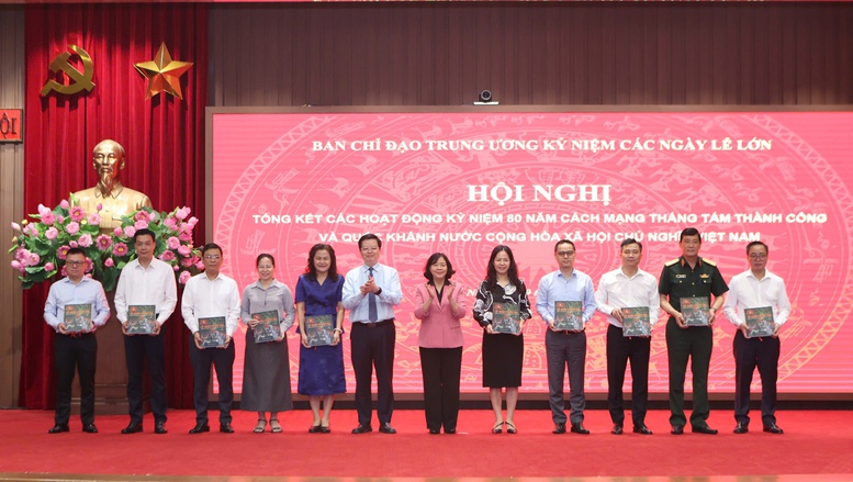 Tiếp tục phát huy tinh thần yêu nước, bồi đắp niềm tin và khát vọng phát triển- Ảnh 3.
