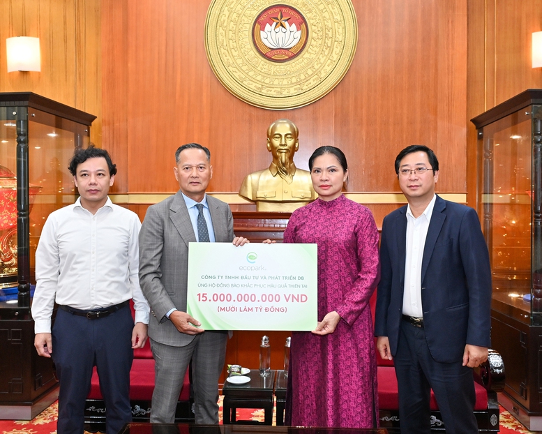 Nhà sáng lập Ecopark ủng hộ đồng bào chịu hậu quả của thiên tai 15 tỷ đồng- Ảnh 1.