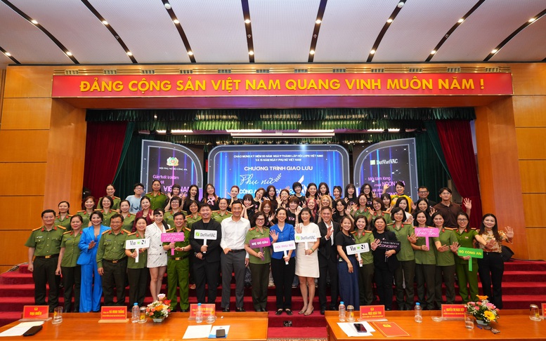 Lực lượng nữ Công an Nhân dân cùng các nghệ sĩ 'Vũ trụ Say Hi' chung tay khắc phục hậu quả bão lũ