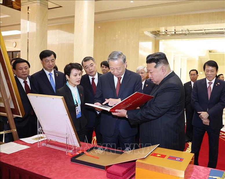 Tổng Bí thư Tô Lâm hội đàm với Tổng Bí thư, Chủ tịch Quốc vụ Triều Tiên Kim Jong Un- Ảnh 5.