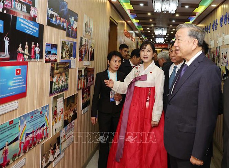 Tổng Bí thư Tô Lâm thăm Trường mẫu giáo Kiêng Sang và lớp học mang tên Chủ tịch Hồ Chí Minh- Ảnh 1.