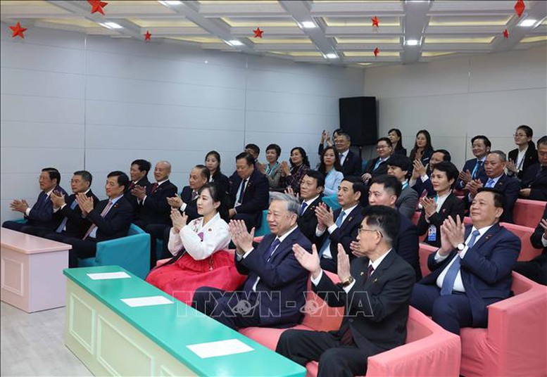 Tổng Bí thư Tô Lâm thăm Trường mẫu giáo Kiêng Sang và lớp học mang tên Chủ tịch Hồ Chí Minh- Ảnh 3.