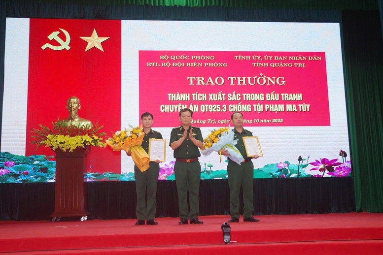 Khen thưởng chuyên án bắt giữ 2 đối tượng, thu giữ 500 kg ma túy tại Quảng Trị- Ảnh 1.