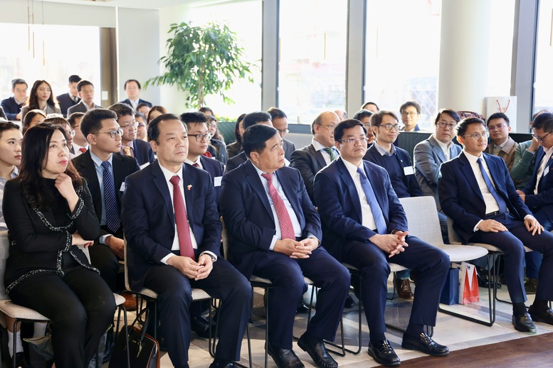 Phó Thủ tướng Nguyễn Chí Dũng: Tập hợp sức mạnh tri thức Việt Nam, xây dựng các dự án KHCN cụ thể- Ảnh 1. Phó Thủ tướng Nguyễn Chí Dũng: Tập hợp sức mạnh tri thức Việt Nam, xây dựng các dự án KHCN cụ thể- Ảnh 1.