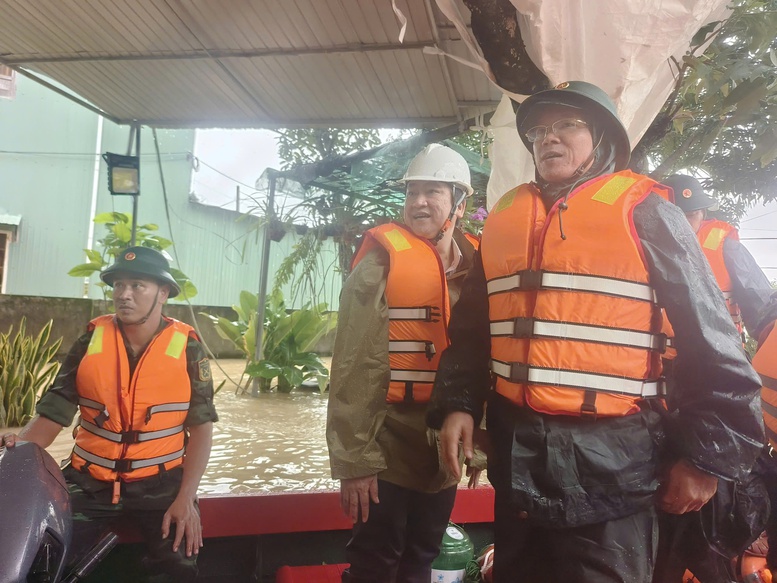 Căng mình giúp dân trong lũ lịch sử: Mệnh lệnh từ trái tim người lính- Ảnh 6.