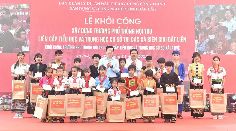 Phó Thủ tướng Mai Văn Chính dự lễ khởi công xây dựng Trường Phổ thông nội trú liên cấp TH-THCS xã Ia Rvê, Đắk Lắk- Ảnh 3.