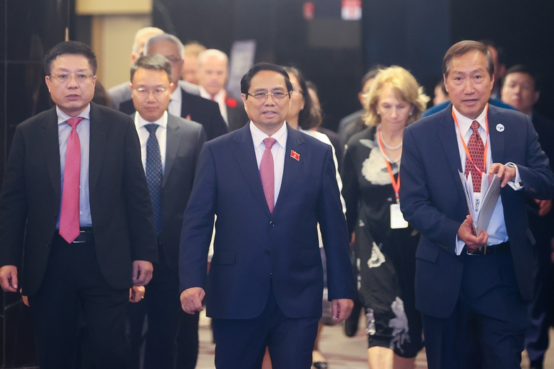 Thủ tướng Phạm Minh Chính đến dự Diễn đàn Doanh nghiệp Việt Nam thường niên năm 2025 - Ảnh: VGP/Nhật Bắc