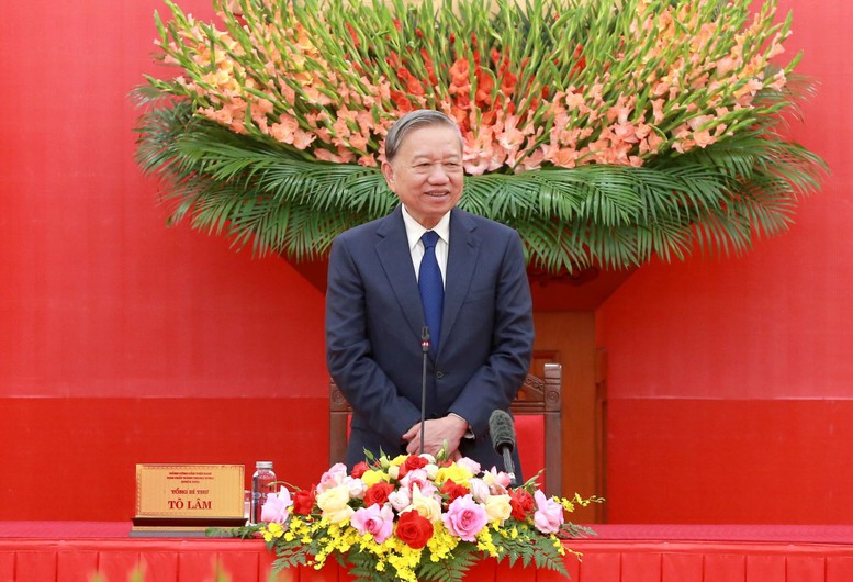 Tổng Bí thư Tô Lâm gặp mặt các tập thể, cá nhân tham gia bảo vệ an ninh, trật tự ở cơ sở tiêu biểu, xuất sắc- Ảnh 1. Tổng Bí thư Tô Lâm gặp mặt các tập thể, cá nhân tham gia bảo vệ an ninh, trật tự ở cơ sở tiêu biểu, xuất sắc- Ảnh 1.