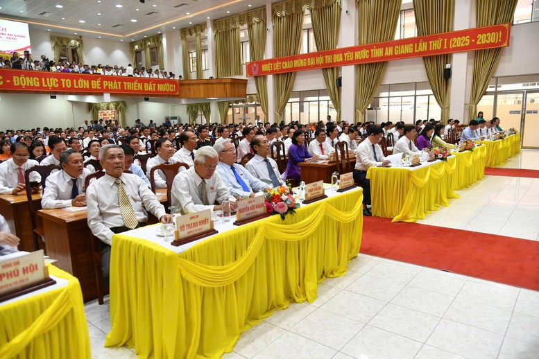 An Giang: Đẩy mạnh cải cách hành chính trong giai đoạn phát triển mới- Ảnh 2. An Giang: Đẩy mạnh cải cách hành chính trong giai đoạn phát triển mới- Ảnh 2.