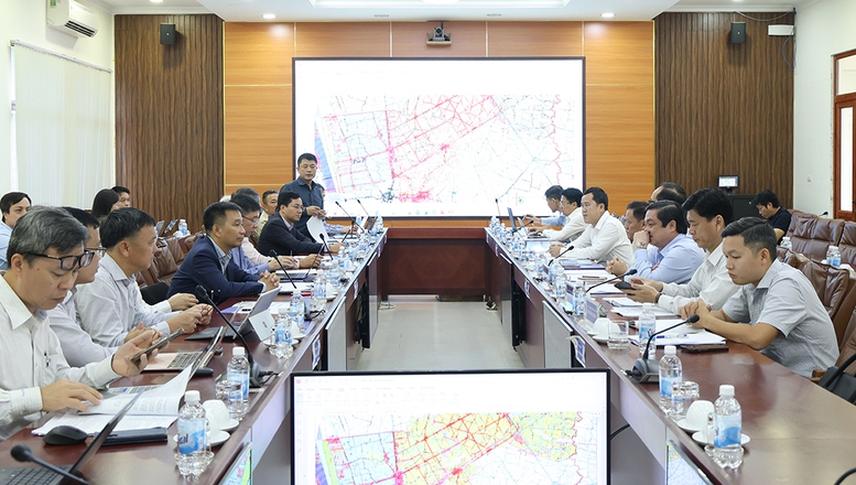 Đẩy nhanh tiến độ các dự án truyền tải điện trên địa bàn tỉnh Cà Mau- Ảnh 1.