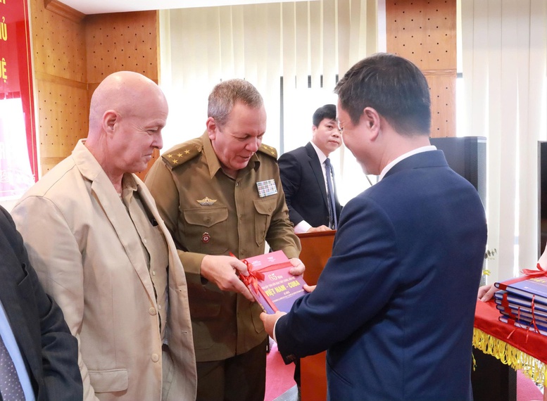 Ấn phẩm đặc biệt về tình hữu nghị thủy chung hiếm có giữa Việt Nam và Cuba- Ảnh 2.