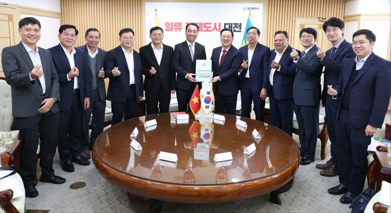 Kinh tế - xã hội Vĩnh Long khởi sắc, tạo đà về đích các mục tiêu năm 2025- Ảnh 1.