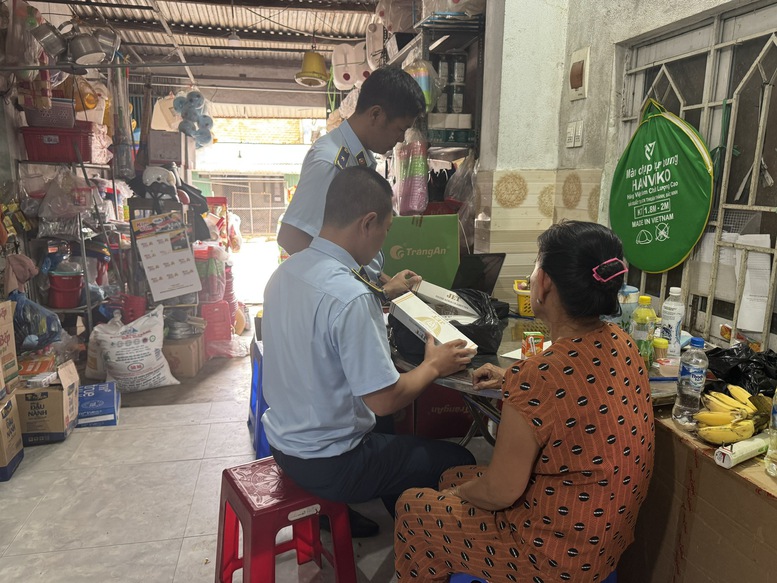 Quảng Ngãi: Phát hiện nhiều vi phạm liên quan đến thuốc lá điếu nhập lậu- Ảnh 1. Quảng Ngãi: Phát hiện nhiều vi phạm liên quan đến thuốc lá điếu nhập lậu- Ảnh 1.