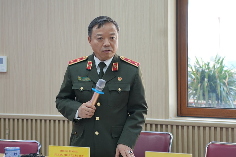 TỔNG THUẬT: Tọa đàm 'Bảo đảm an ninh, quốc phòng gắn với phát triển bền vững trong định hướng chiến lược Đại hội XIV của Đảng'- Ảnh 4.