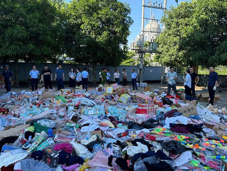 Ninh Bình tiêu hủy hơn 24.600 sản phẩm vi phạm hành chính bị tịch thu- Ảnh 1. Ninh Bình tiêu hủy hơn 24.600 sản phẩm vi phạm hành chính bị tịch thu- Ảnh 1.