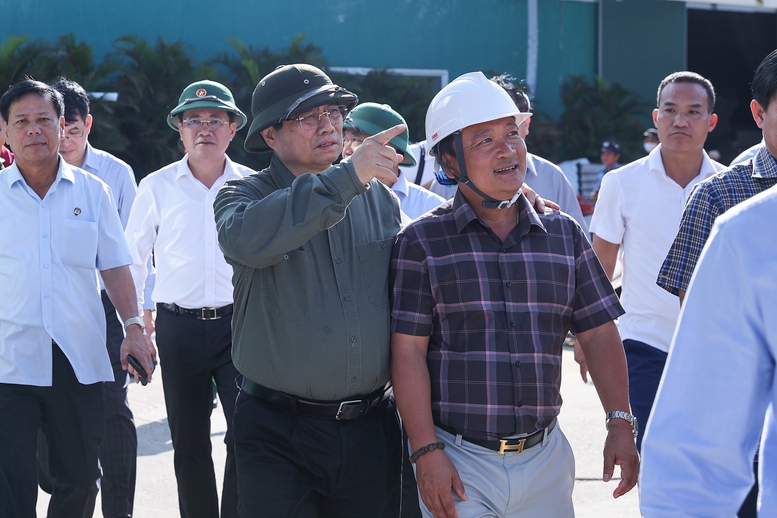 Thủ tướng: Nỗ lực cao nhất hỗ trợ doanh nghiệp sau bão, không phân biệt doanh nghiệp Nhà nước hay tư nhân- Ảnh 3.