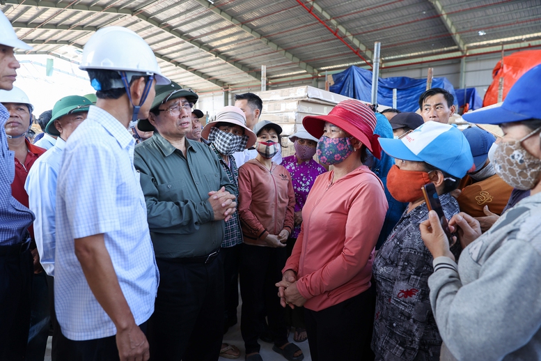 Thủ tướng: Nỗ lực cao nhất hỗ trợ doanh nghiệp sau bão, không phân biệt doanh nghiệp Nhà nước hay tư nhân- Ảnh 6.
