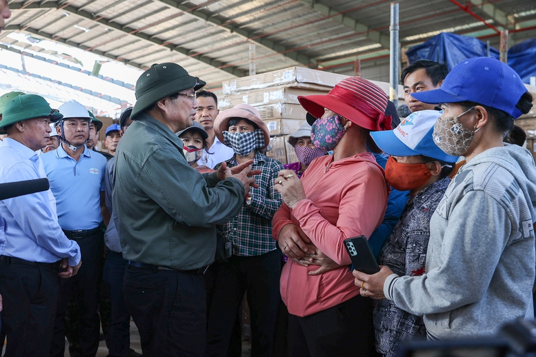 Thủ tướng: Nỗ lực cao nhất hỗ trợ doanh nghiệp sau bão, không phân biệt doanh nghiệp Nhà nước hay tư nhân- Ảnh 5.