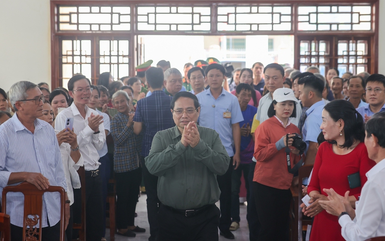 Thủ tướng dự Ngày hội Đại đoàn kết toàn dân tộc tại xã Đề Gi, tỉnh Gia Lai