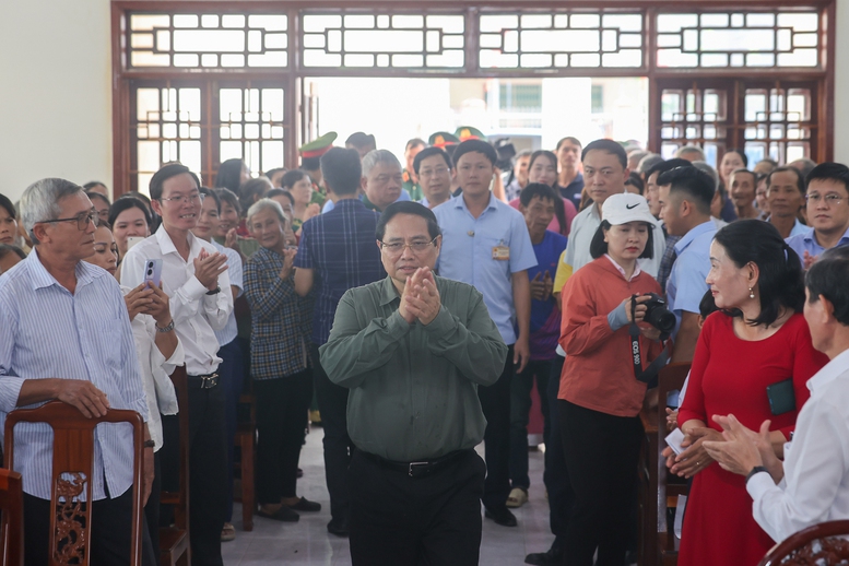 Thủ tướng dự Ngày hội Đại đoàn kết toàn dân tộc tại xã Đề Gi, tỉnh Gia Lai- Ảnh 1. Thủ tướng dự Ngày hội Đại đoàn kết toàn dân tộc tại xã Đề Gi, tỉnh Gia Lai- Ảnh 1.