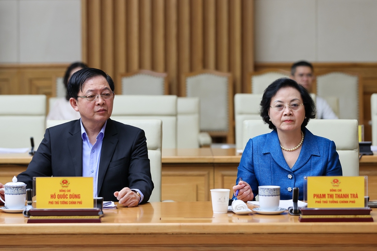 Thủ tướng: Khẩn trương xây dựng lại 1.900 nhà sập đổ, 67.000 nhà tốc mái cho đồng bào miền Trung- Ảnh 4.