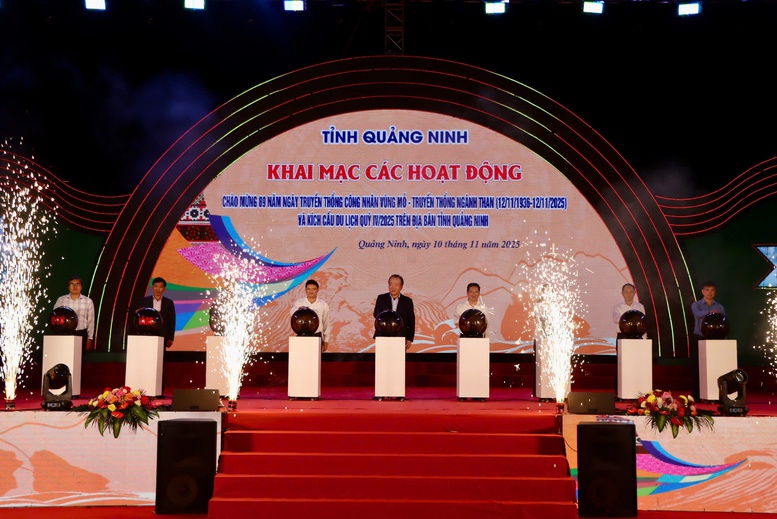 Người tiêu dùng hào hứng phân biệt hàng thật-giả tại Triển lãm sắc Thu Quảng Ninh 2025- Ảnh 1.