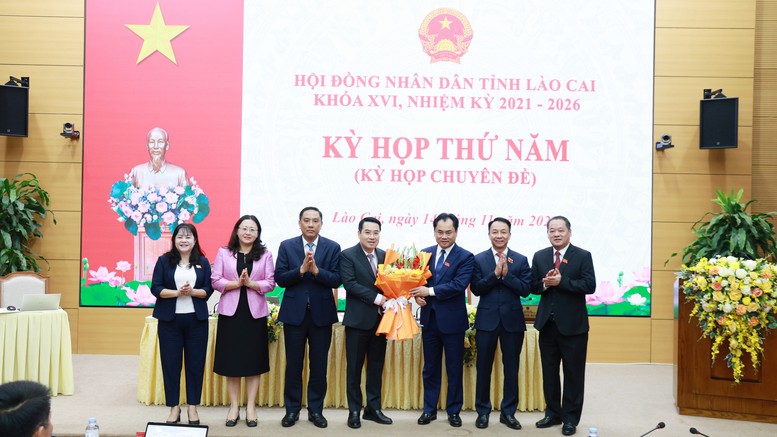 Phó Bí thư Tỉnh ủy Lào Cai Nguyễn Tuấn Anh được bầu giữ chức Chủ tịch UBND tỉnh- Ảnh 2. Phó Bí thư Tỉnh ủy Lào Cai Nguyễn Tuấn Anh được bầu giữ chức Chủ tịch UBND tỉnh- Ảnh 2.