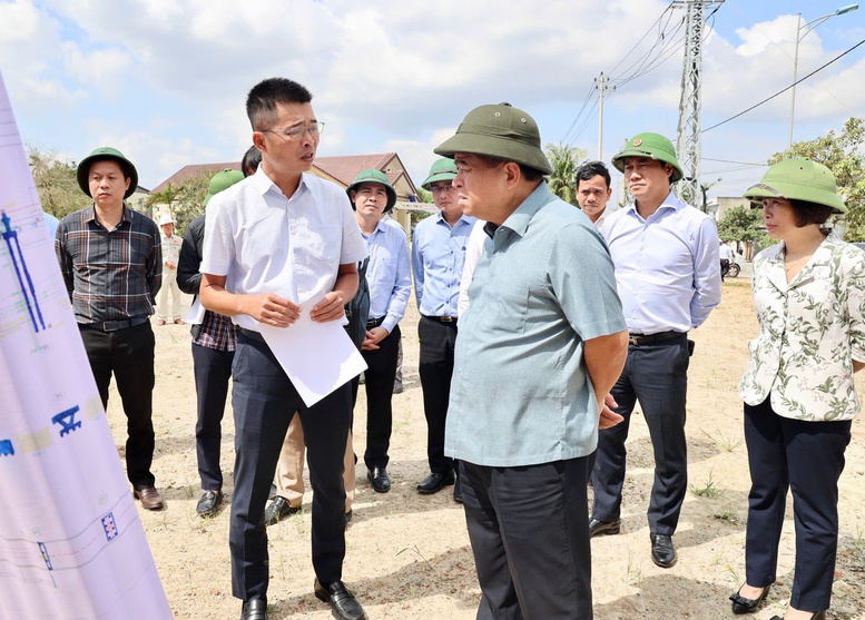Phó Thủ tướng Nguyễn Chí Dũng thị sát, kiểm tra các dự án trọng điểm tỉnh Quảng Trị- Ảnh 8. Phó Thủ tướng Nguyễn Chí Dũng thị sát, kiểm tra các dự án trọng điểm tỉnh Quảng Trị- Ảnh 8.