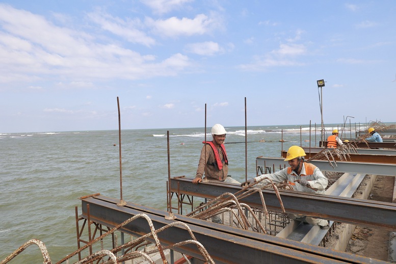 Phó Thủ tướng Nguyễn Chí Dũng thị sát, kiểm tra các dự án trọng điểm tỉnh Quảng Trị- Ảnh 4. Phó Thủ tướng Nguyễn Chí Dũng thị sát, kiểm tra các dự án trọng điểm tỉnh Quảng Trị- Ảnh 4.