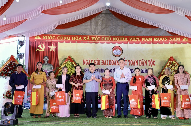 Tinh thần đại đoàn kết toàn dân tộc thấm sâu vào từng khu dân cư, từng gia đình và từng con người- Ảnh 4.