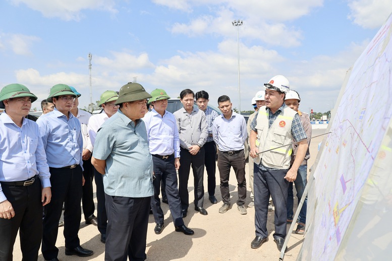 Phó Thủ tướng Nguyễn Chí Dũng thị sát, kiểm tra các dự án trọng điểm tỉnh Quảng Trị- Ảnh 7. Phó Thủ tướng Nguyễn Chí Dũng thị sát, kiểm tra các dự án trọng điểm tỉnh Quảng Trị- Ảnh 7.