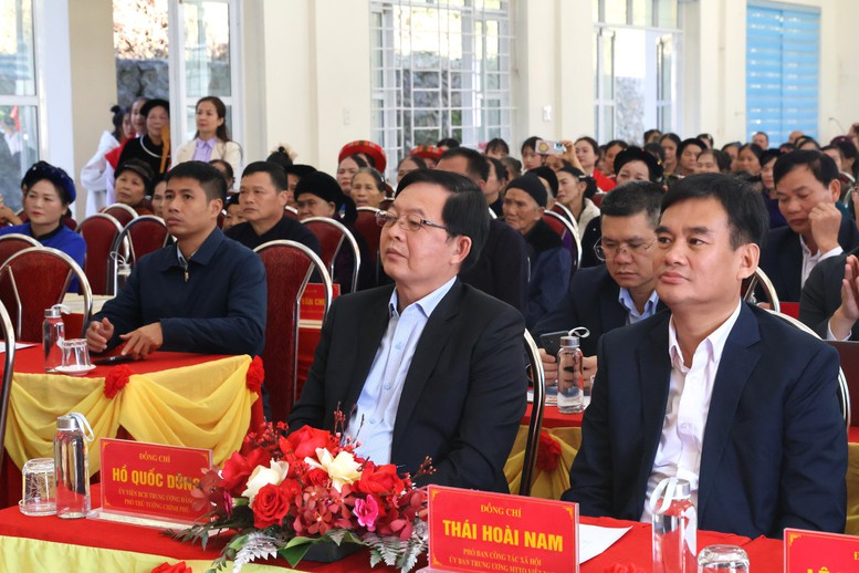 Phó Thủ tướng Hồ Quốc Dũng dự Ngày hội Đại đoàn kết toàn dân tộc tại khu dân cư Nà Cốc, Cao Bằng- Ảnh 3.