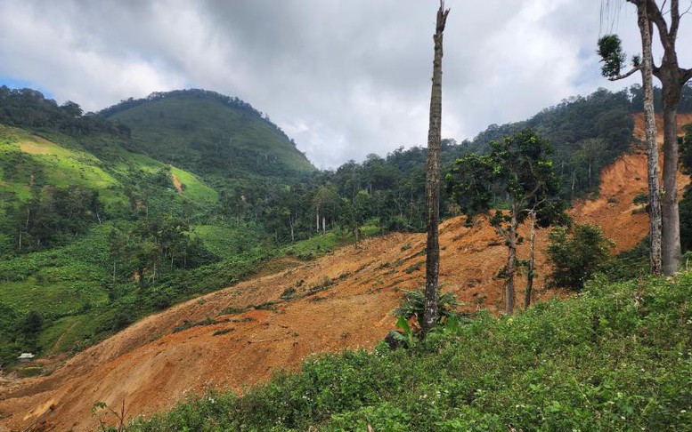 Đà Nẵng: Sạt lở núi ở xã biên giới, sơ tán khẩn cấp hơn 200 người