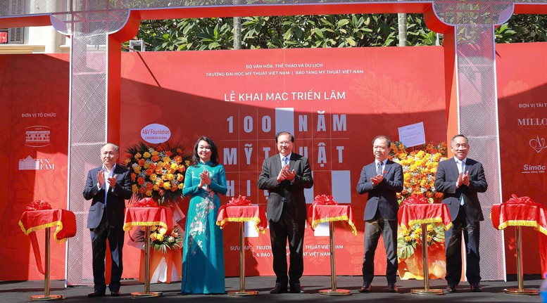 150 tác phẩm tranh, tượng, phù điêu tại Triển lãm ‘100 năm Mỹ thuật hiện đại’- Ảnh 2. 150 tác phẩm tranh, tượng, phù điêu tại Triển lãm ‘100 năm Mỹ thuật hiện đại’- Ảnh 2.