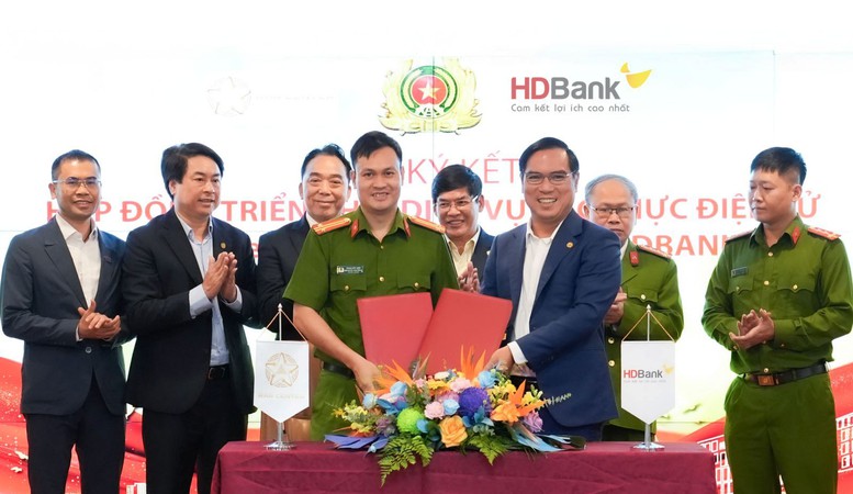 HDBank hợp tác với Trung tâm RAR của Bộ Công an để Tích hợp VNeID- Ảnh 1. HDBank hợp tác với Trung tâm RAR của Bộ Công an để Tích hợp VNeID- Ảnh 1.