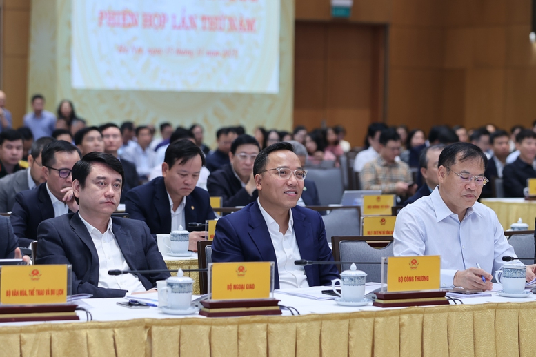 Thủ tướng: Năm 2026, dành khoảng 95 nghìn tỷ đồng ngân sách cho khoa học - công nghệ- Ảnh 8. Thủ tướng: Năm 2026, dành khoảng 95 nghìn tỷ đồng ngân sách cho khoa học - công nghệ- Ảnh 8.