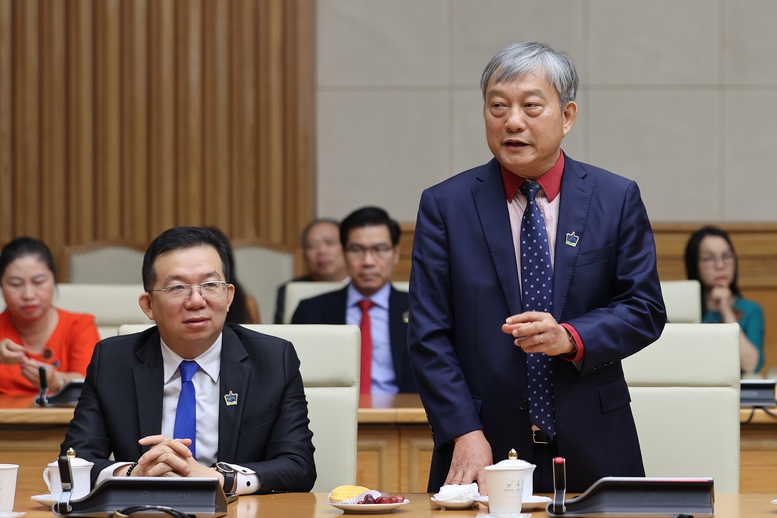 TỔNG THUẬT: Thủ tướng Chính phủ gặp mặt đại diện các nhà giáo tiêu biểu nhân Ngày Nhà giáo Việt Nam 20/11- Ảnh 7. TỔNG THUẬT: Thủ tướng Chính phủ gặp mặt đại diện các nhà giáo tiêu biểu nhân Ngày Nhà giáo Việt Nam 20/11- Ảnh 7.