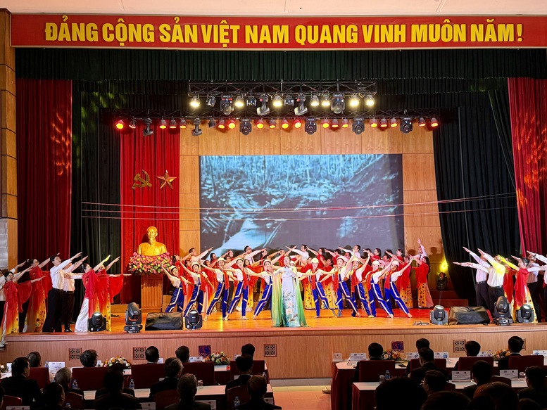 Trường Đại học Giao thông vận tải: 'Lá cờ đầu' dẫn dắt đào tạo công nghệ và hạ tầng GTVT tiên tiến- Ảnh 5. Trường Đại học Giao thông vận tải: 'Lá cờ đầu' dẫn dắt đào tạo công nghệ và hạ tầng GTVT tiên tiến- Ảnh 5.