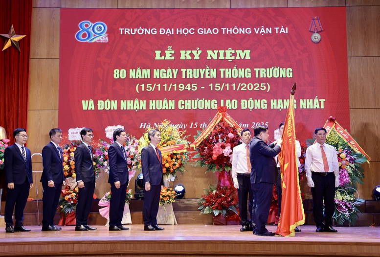 Trường Đại học Giao thông vận tải: 'Lá cờ đầu' dẫn dắt đào tạo công nghệ và hạ tầng GTVT tiên tiến- Ảnh 3. Trường Đại học Giao thông vận tải: 'Lá cờ đầu' dẫn dắt đào tạo công nghệ và hạ tầng GTVT tiên tiến- Ảnh 3.