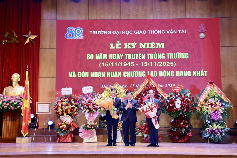 Trường Đại học Giao thông vận tải: 'Lá cờ đầu' dẫn dắt đào tạo công nghệ và hạ tầng GTVT tiên tiến- Ảnh 4. Trường Đại học Giao thông vận tải: 'Lá cờ đầu' dẫn dắt đào tạo công nghệ và hạ tầng GTVT tiên tiến- Ảnh 4.