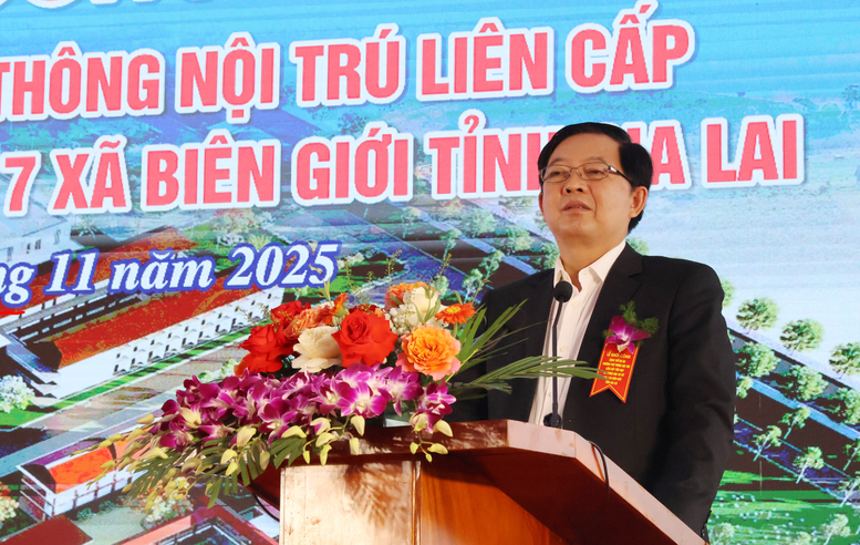 Phó Thủ tướng Hồ Quốc Dũng dự lễ khởi công 7 trường nội trú biên giới tỉnh Gia Lai- Ảnh 4. Phó Thủ tướng Hồ Quốc Dũng dự lễ khởi công 7 trường nội trú biên giới tỉnh Gia Lai- Ảnh 4.