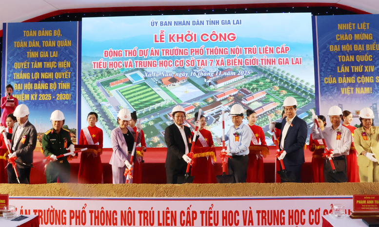 Phó Thủ tướng Hồ Quốc Dũng dự lễ khởi công 7 trường nội trú biên giới tỉnh Gia Lai- Ảnh 5. Phó Thủ tướng Hồ Quốc Dũng dự lễ khởi công 7 trường nội trú biên giới tỉnh Gia Lai- Ảnh 5.