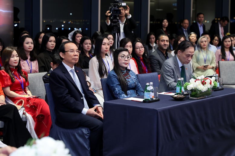 Thủ tướng: Thiết kế chính sách thuận lợi nhất cho kiều bào- Ảnh 8. Thủ tướng: Thiết kế chính sách thuận lợi nhất cho kiều bào- Ảnh 8.