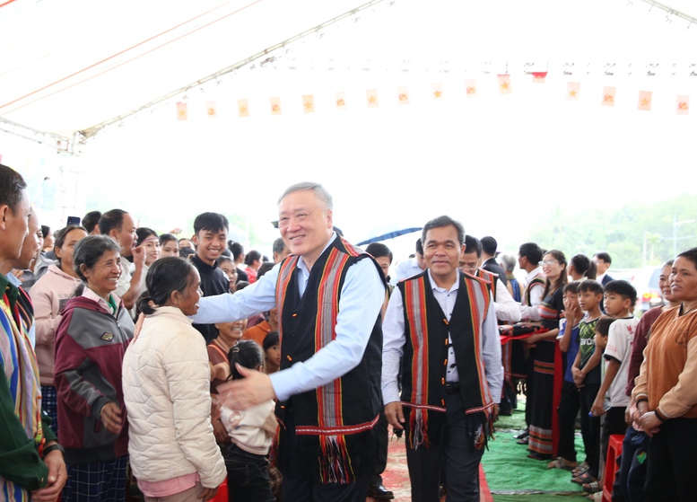 Phó Thủ tướng Thường trực Nguyễn Hòa Bình dự Ngày hội Đại đoàn kết toàn dân tộc tại Quảng Ngãi- Ảnh 2. Phó Thủ tướng Thường trực Nguyễn Hòa Bình dự Ngày hội Đại đoàn kết toàn dân tộc tại Quảng Ngãi- Ảnh 2.