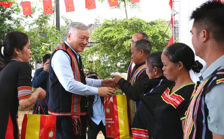 Phó Thủ tướng Thường trực Nguyễn Hòa Bình dự Ngày hội Đại đoàn kết toàn dân tộc tại Quảng Ngãi- Ảnh 4. Phó Thủ tướng Thường trực Nguyễn Hòa Bình dự Ngày hội Đại đoàn kết toàn dân tộc tại Quảng Ngãi- Ảnh 4.