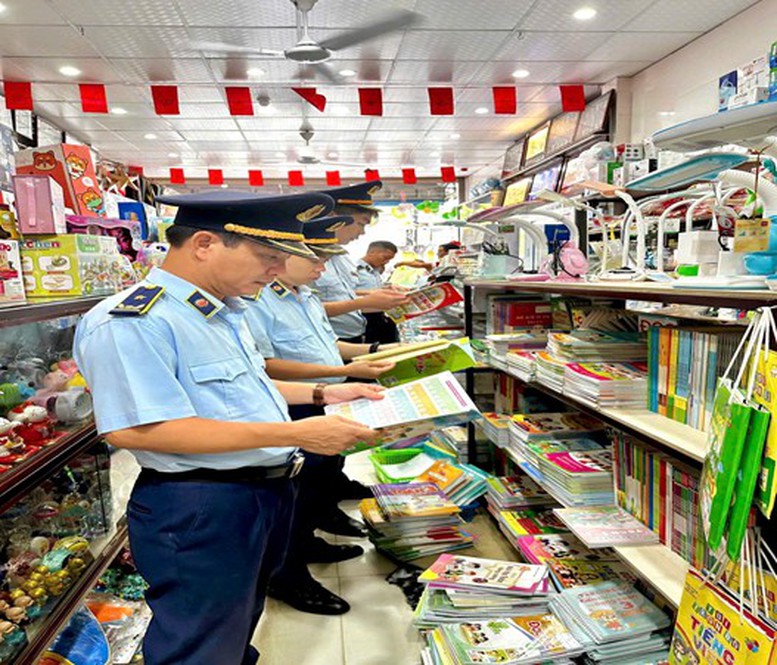 Hà Tĩnh: Xử phạt cơ sở kinh doanh sách giáo khoa, sách tham khảo không rõ xuất xứ- Ảnh 1.