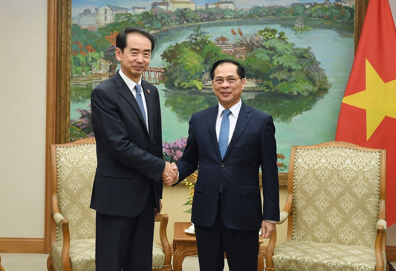 Phó Thủ tướng Bùi Thanh Sơn tiếp Đại sứ Trung Quốc Hà Vĩ- Ảnh 1. Phó Thủ tướng Bùi Thanh Sơn tiếp Đại sứ Trung Quốc Hà Vĩ- Ảnh 1.