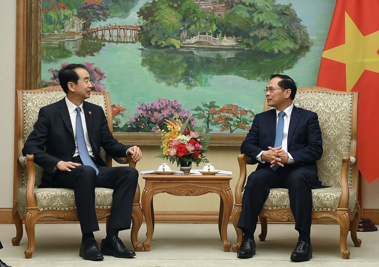 Phó Thủ tướng Bùi Thanh Sơn tiếp Đại sứ Trung Quốc Hà Vĩ- Ảnh 2. Phó Thủ tướng Bùi Thanh Sơn tiếp Đại sứ Trung Quốc Hà Vĩ- Ảnh 2.