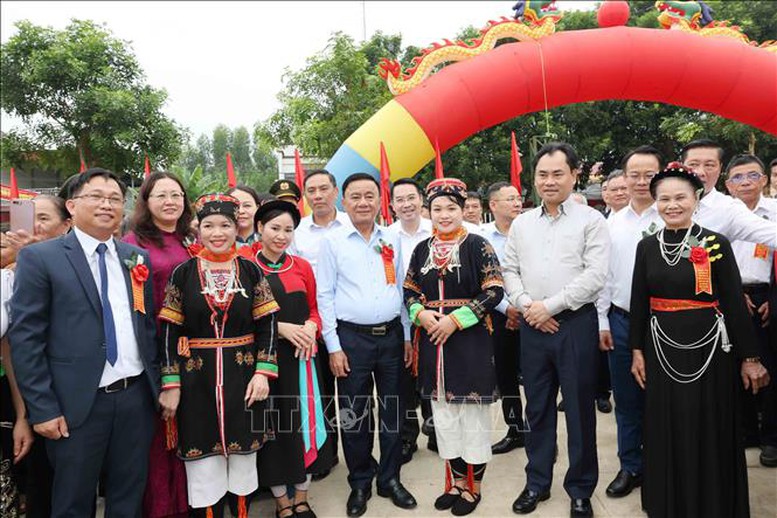 Thường trực Ban Bí thư dự Ngày hội Đại đoàn kết toàn dân tộc tại tỉnh Lào Cai- Ảnh 1. Thường trực Ban Bí thư dự Ngày hội Đại đoàn kết toàn dân tộc tại tỉnh Lào Cai- Ảnh 1.